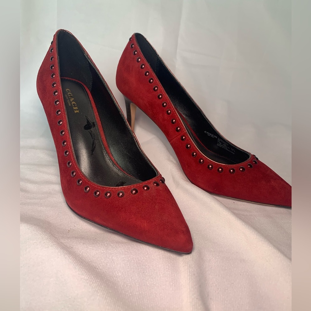 COACH -Holiday Black Cherry detailed Suede Pumps. Beautiful heels- - EUC size 7